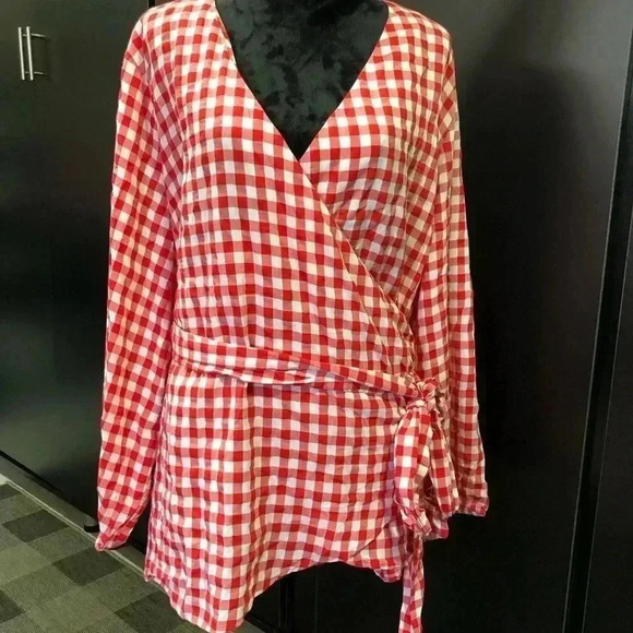 Lane Bryant Fit & Flatter Gingham Red/White V-neck Long Sleeve tie waist wrap - Picture 2 of 11